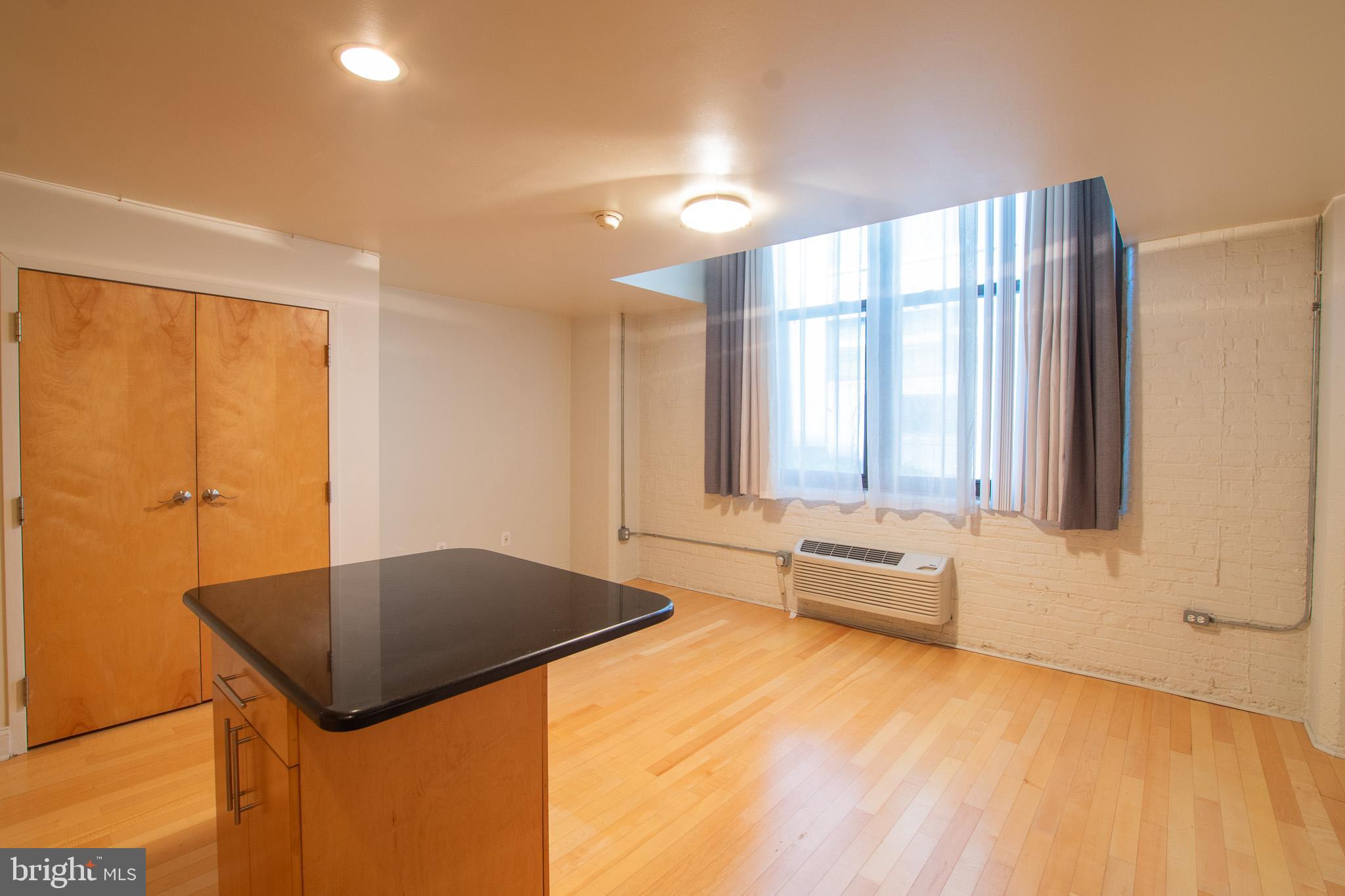 CENTER CITY - Residential Lease