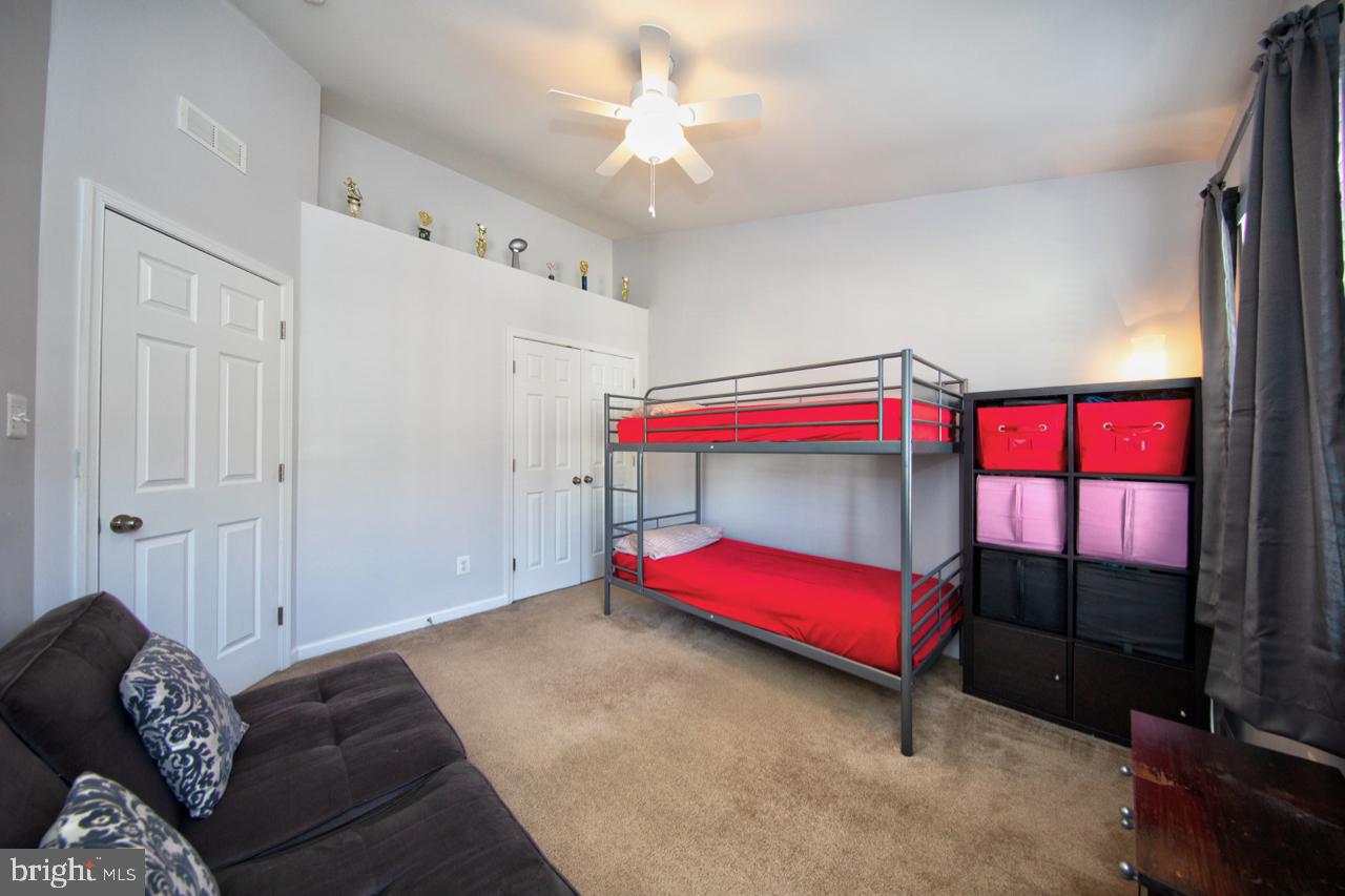 HOLLY WOODS - Residential