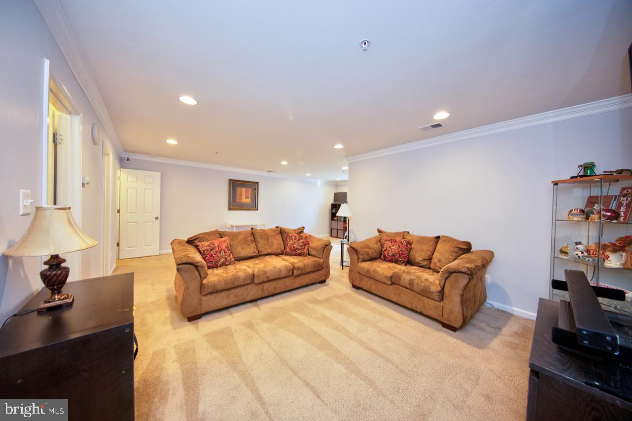 HOLLY WOODS - Residential