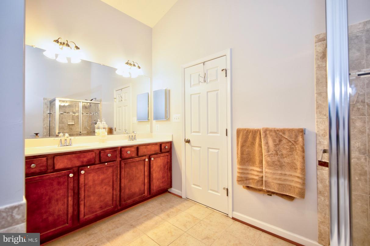 HOLLY WOODS - Residential