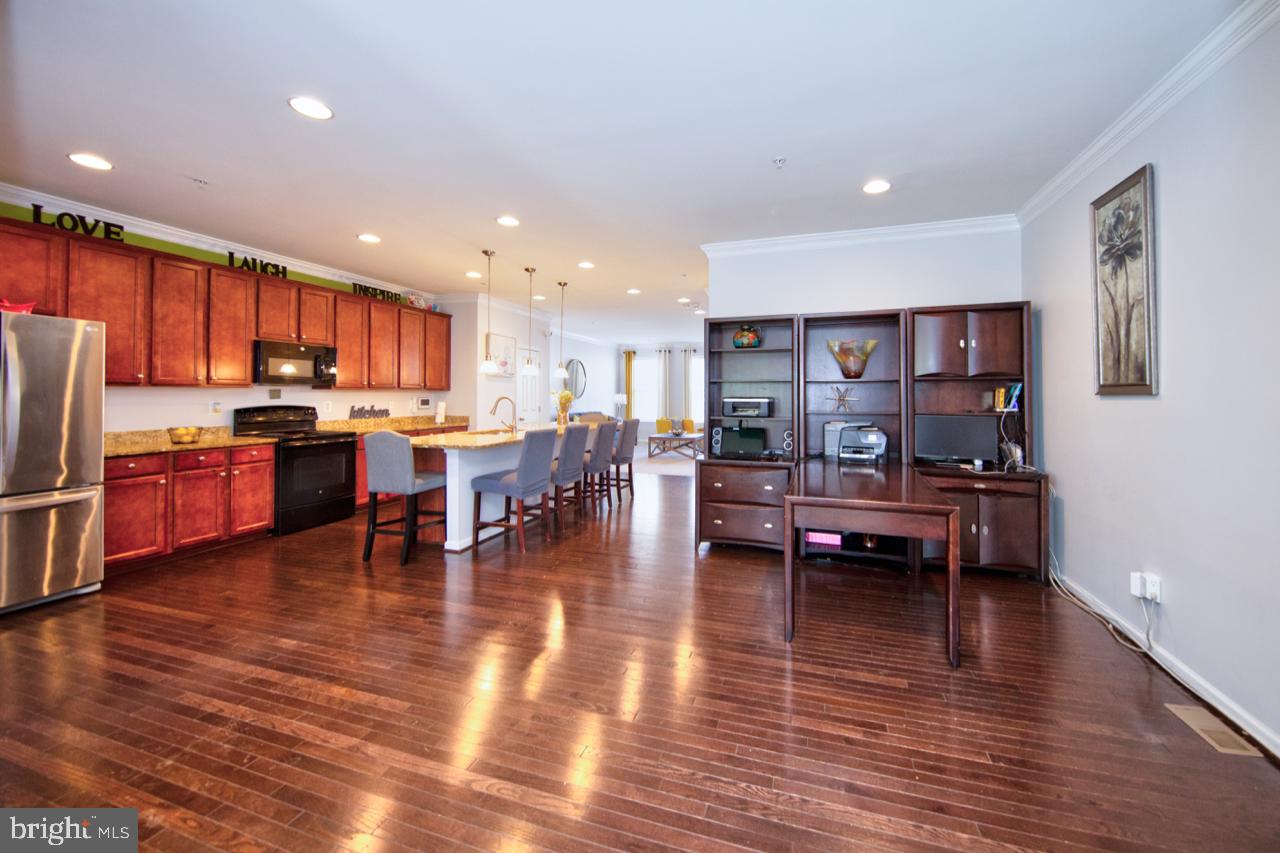 HOLLY WOODS - Residential