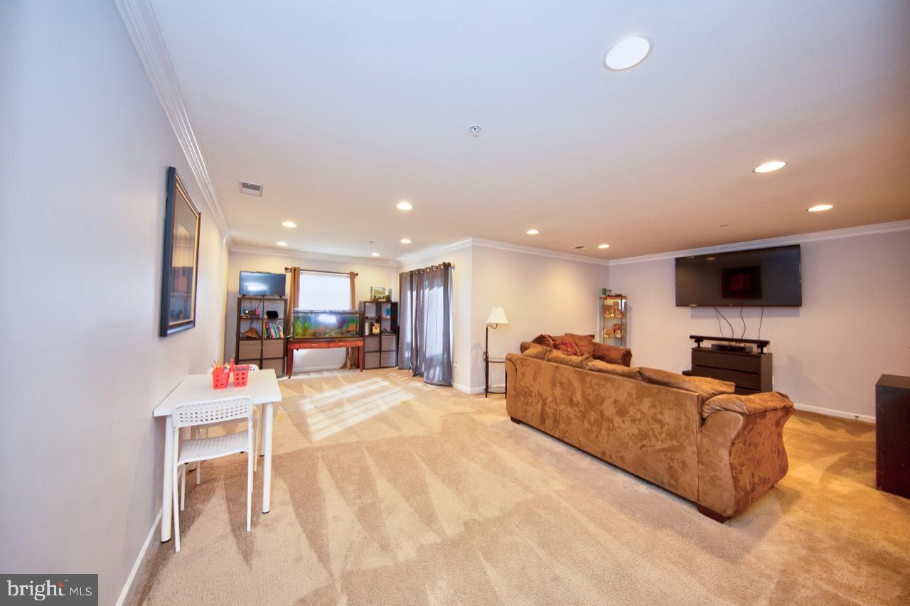 HOLLY WOODS - Residential