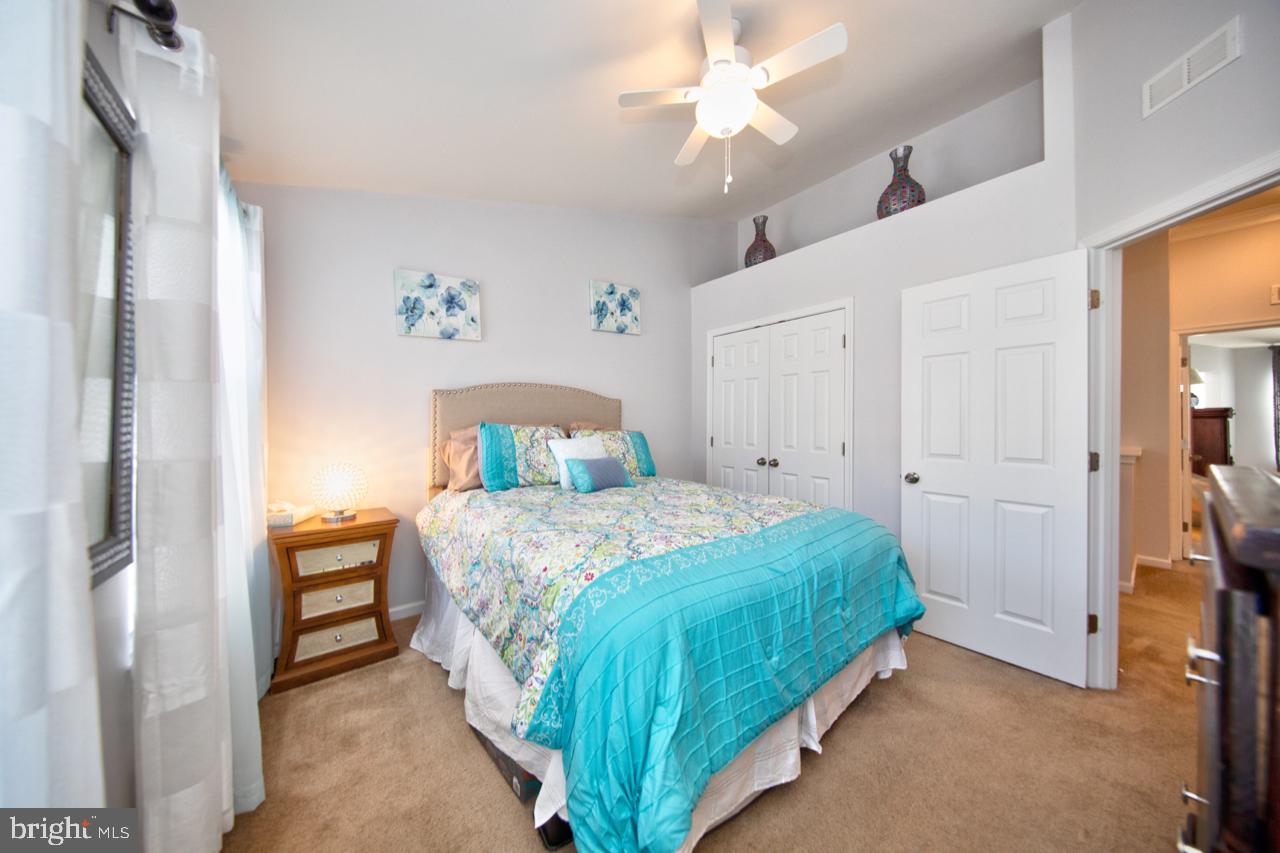 HOLLY WOODS - Residential