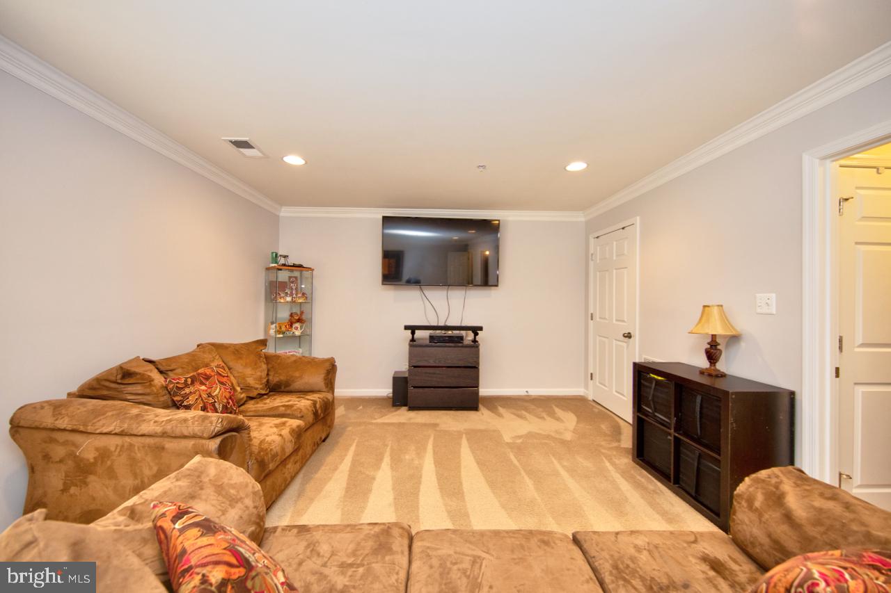 HOLLY WOODS - Residential