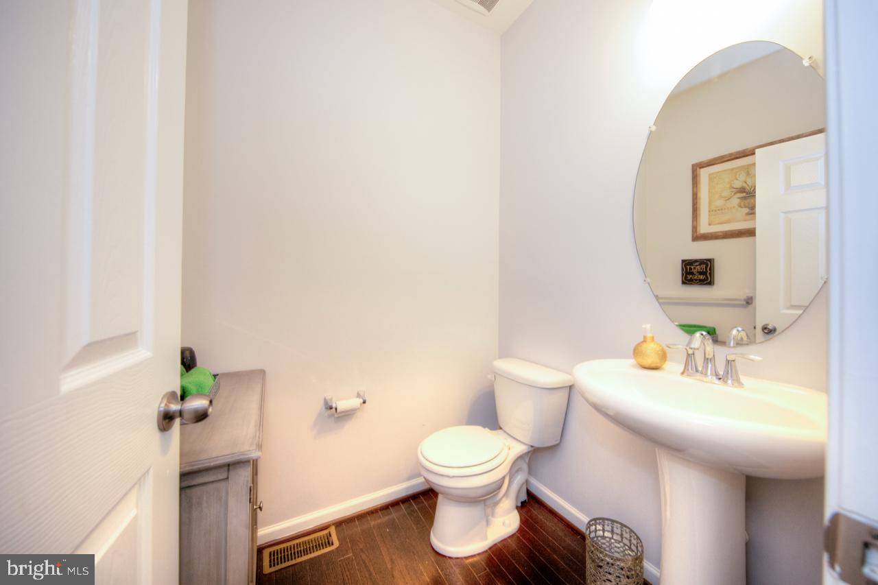 HOLLY WOODS - Residential