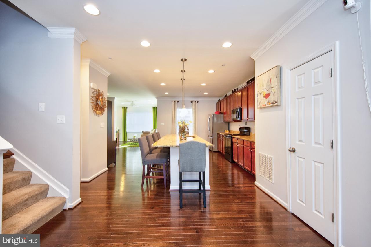 HOLLY WOODS - Residential