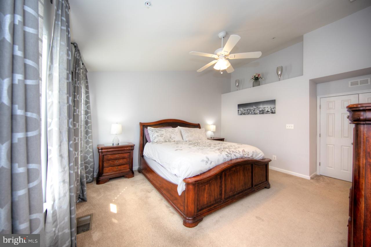 HOLLY WOODS - Residential