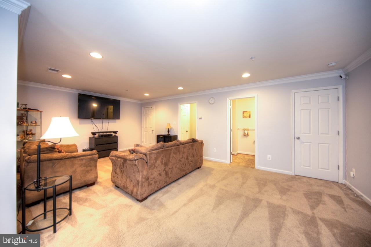 HOLLY WOODS - Residential