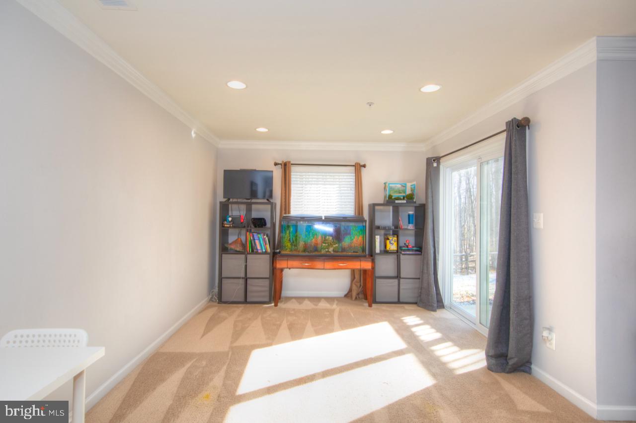 HOLLY WOODS - Residential