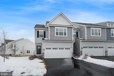 Townhouse For Sale - 323 Ridgewood Drive<br/> ROYERSFORD, PA 19468