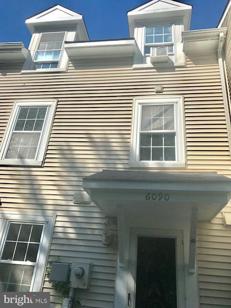 LOVELY UPDATED TOWN HOME W/3 FULLY FINISHED LEVELS 2.5 BATHS, SHOWS GREAT! ONE OF THE LARGER MODELS IN NEWGATE WITH A PRIVATE LOT! LIVING/DINING SPACE. CEREMIC ON MAIN LEVEL,  2 NICELY SIZED BEDROOMS & FULL BATHS ARE ON 2ND LEVEL. 3RD LEVEL SUIT FEATURES FULL BATHAND WALK IN CLOSET. THE HOUSE HAS NO BACK YARD.  CONVENIENT LOCATION,  SORRY, NO PETS,   TEXT WILLIAM FOR QUESTION.