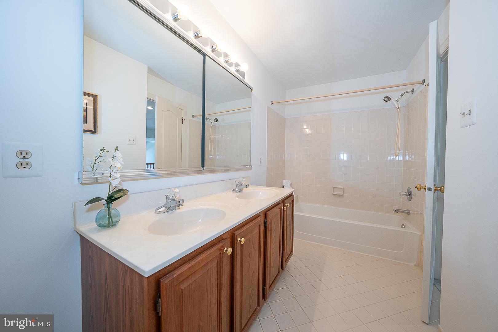 DAYLESFORD LAKE - Residential