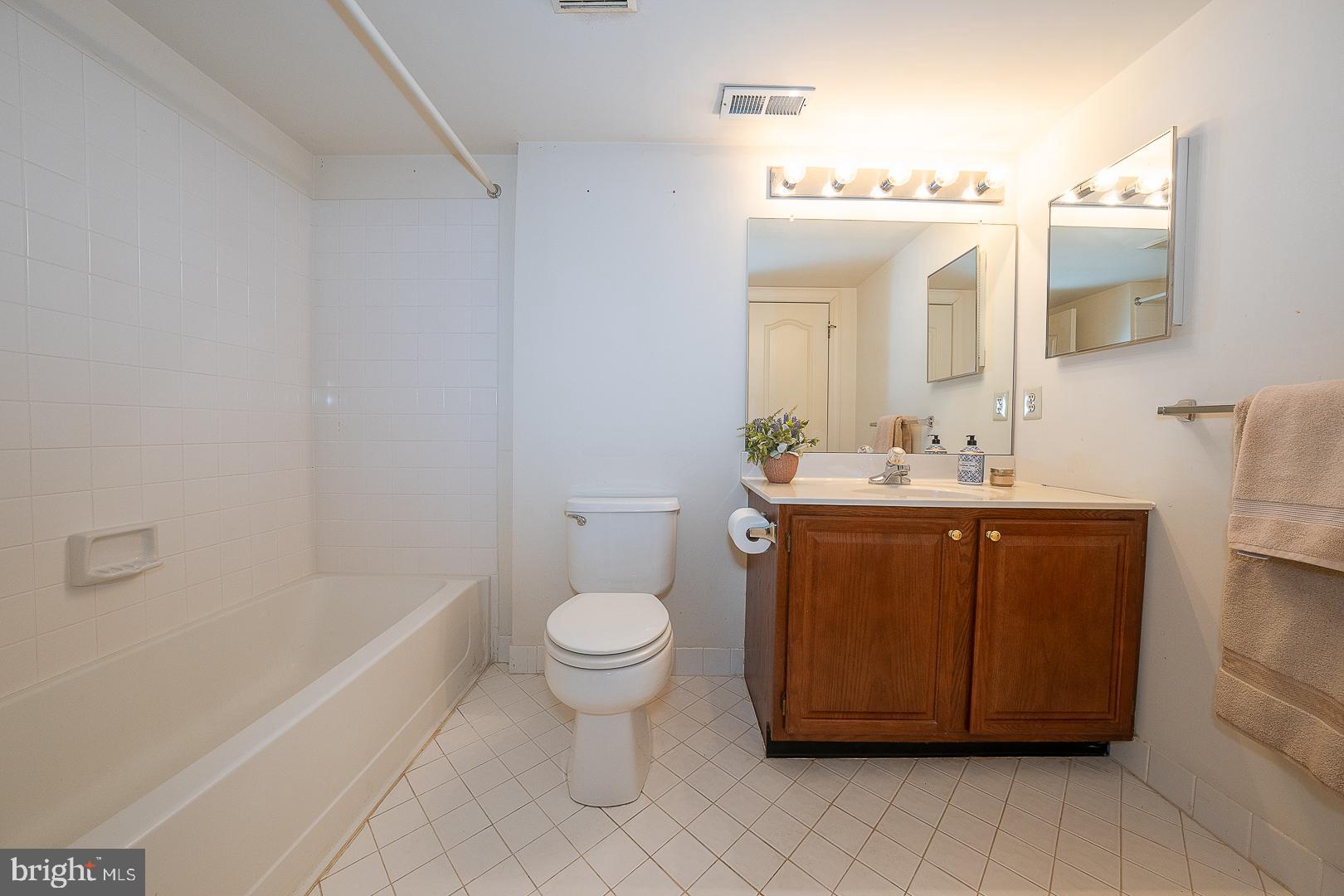 DAYLESFORD LAKE - Residential