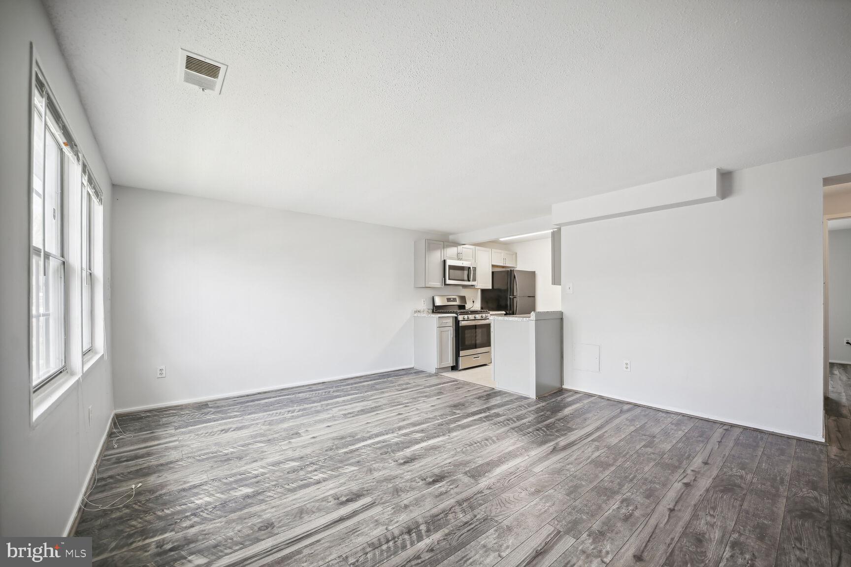 1931 VILLAGE GREEN DRIVE U-203
