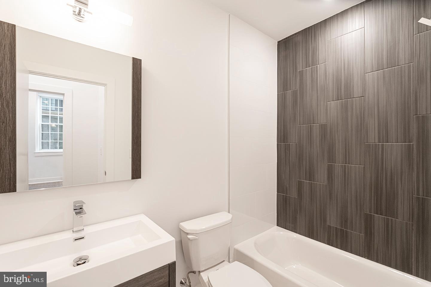 GRADUATE HOSPITAL - Residential Lease