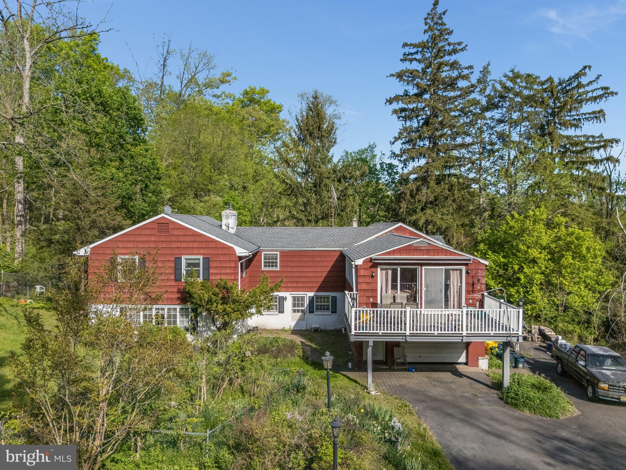 1556- 1556A RIVER ROAD