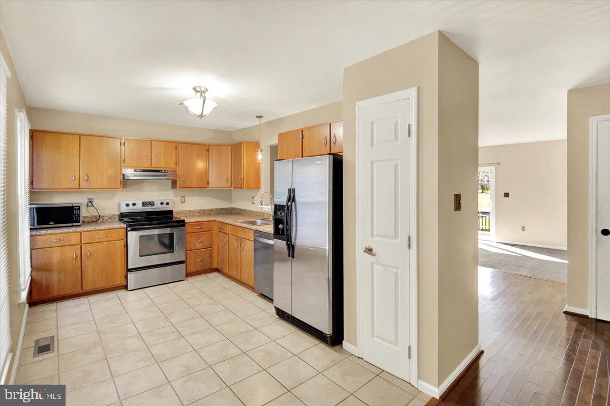 2816 KINGSTON DRIVE