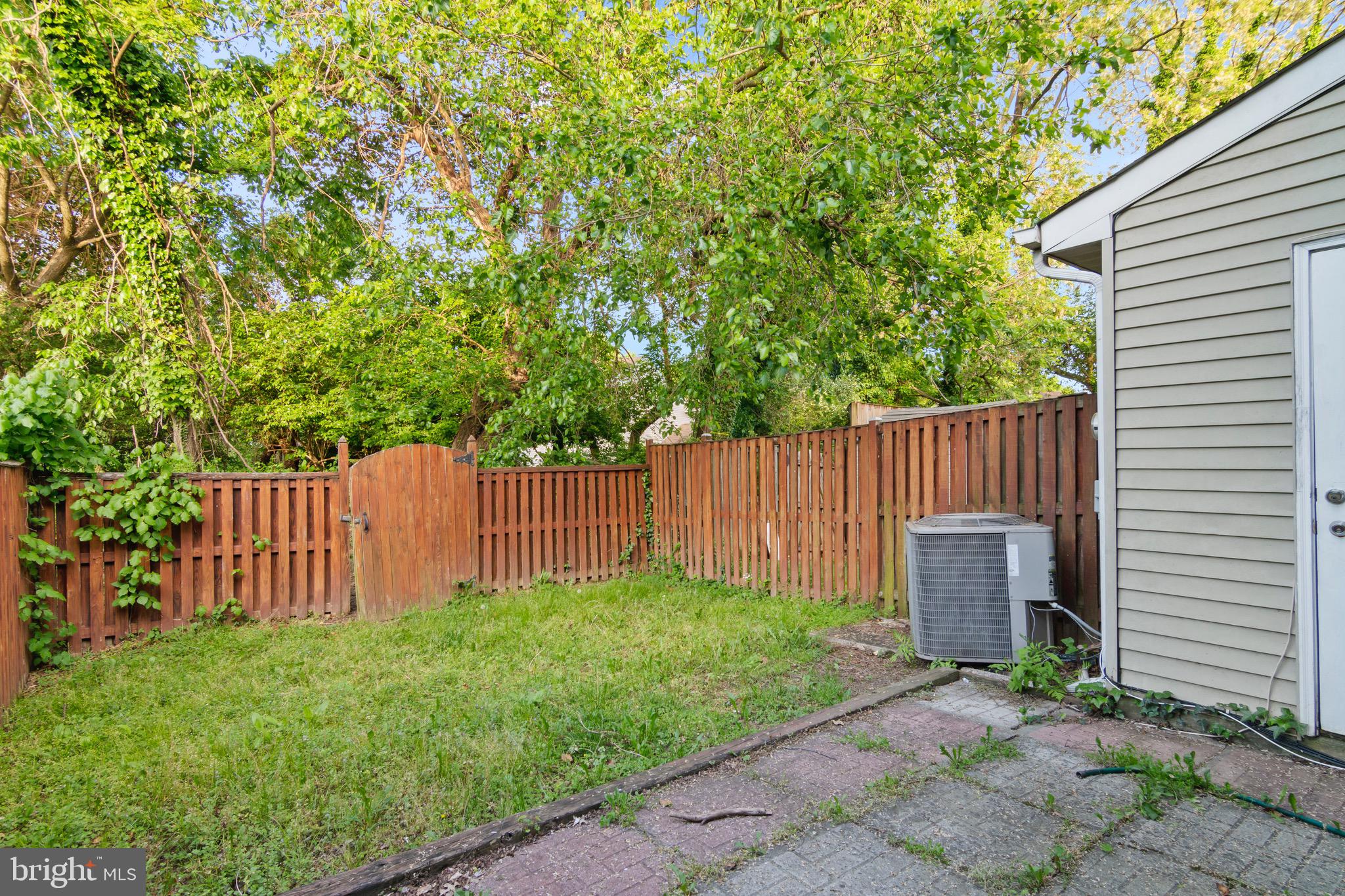 LONDON WOODS - Residential Lease