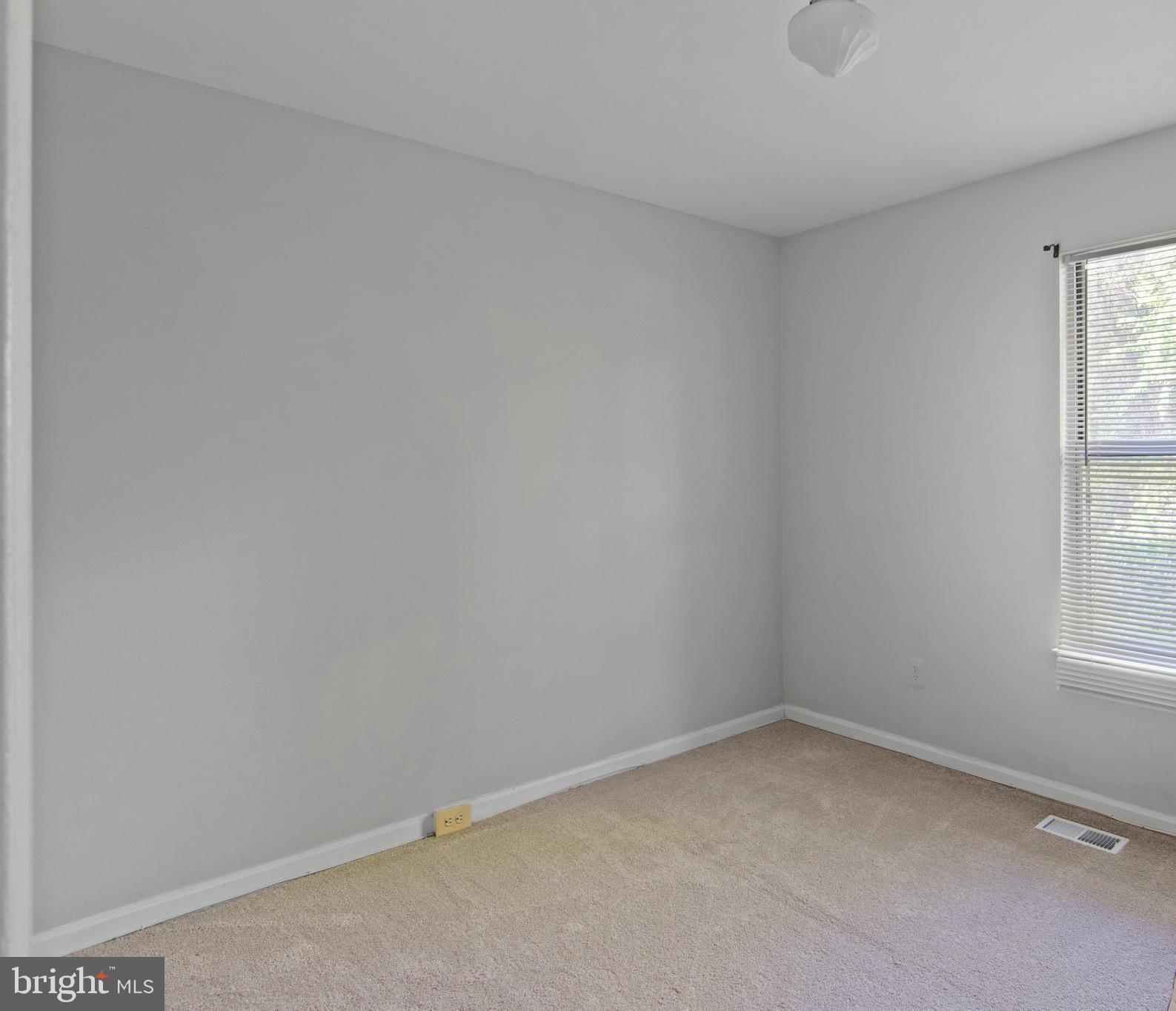 LONDON WOODS - Residential Lease