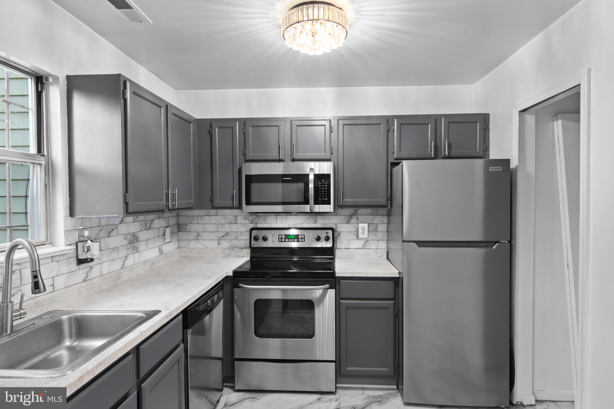 LONDON WOODS - Residential Lease