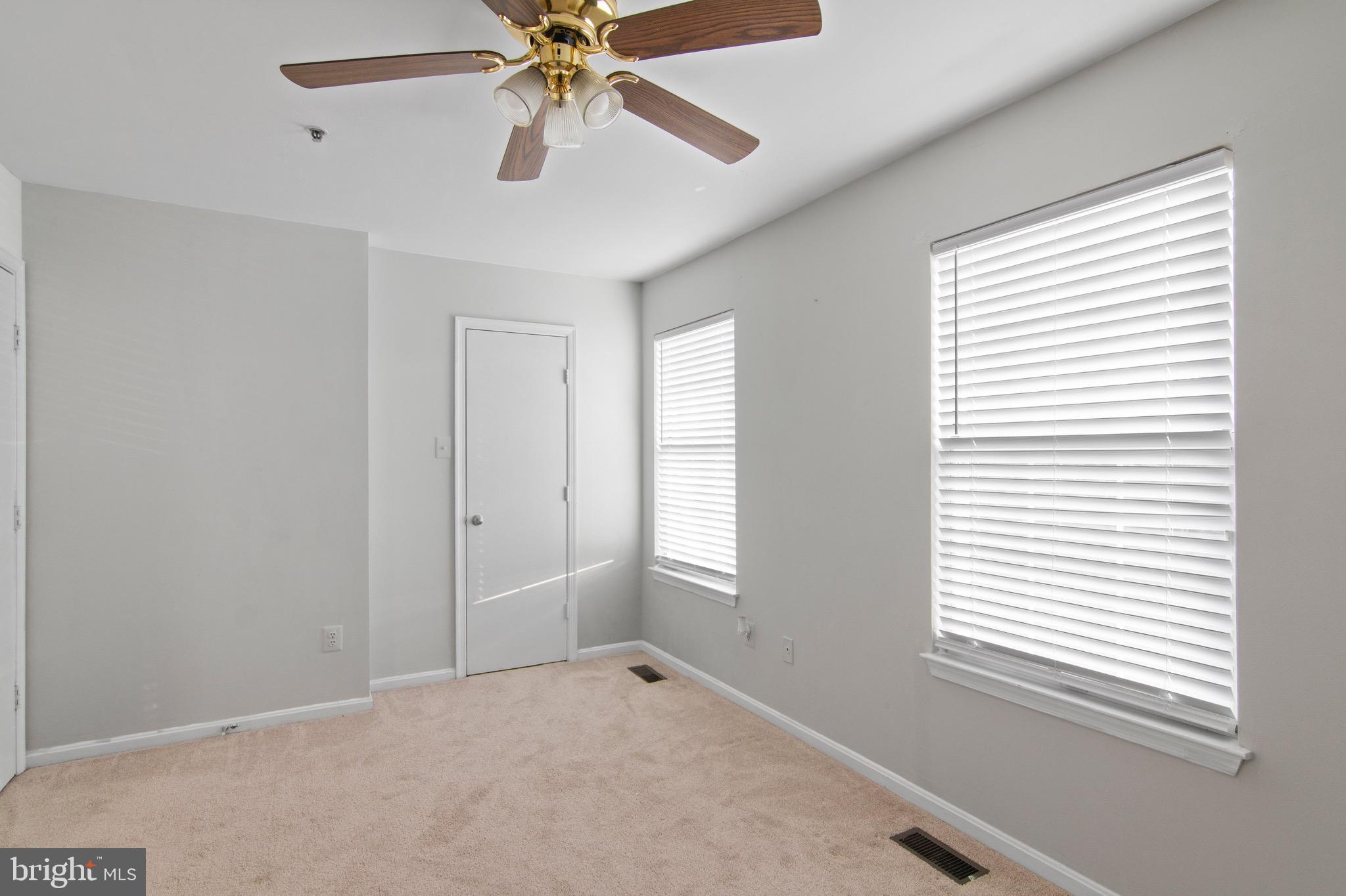 LONDON WOODS - Residential Lease