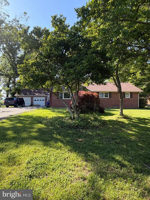 Homes For Sale - 7052 Linganore Road<br/> FREDERICK, MD 21701