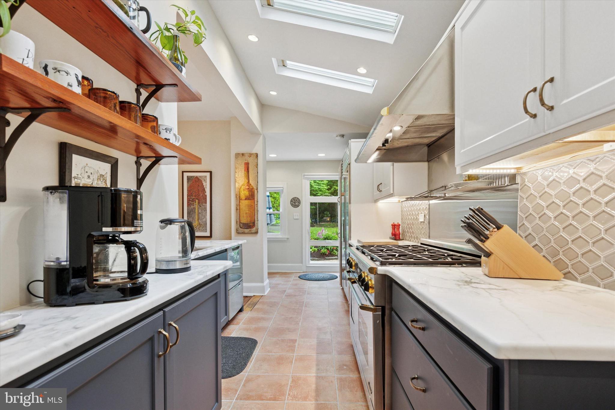 CHESTNUT HILL - Residential