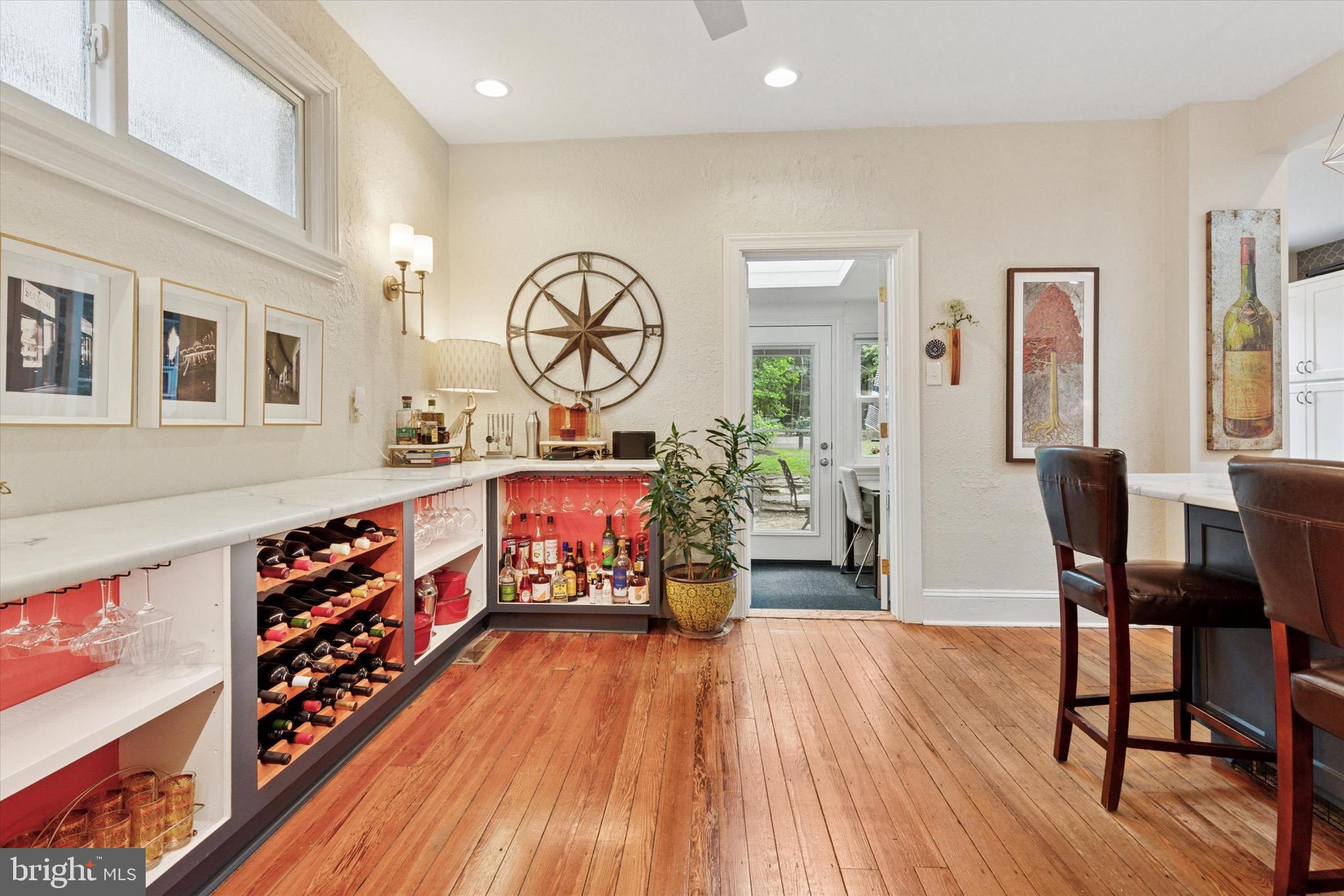 CHESTNUT HILL - Residential