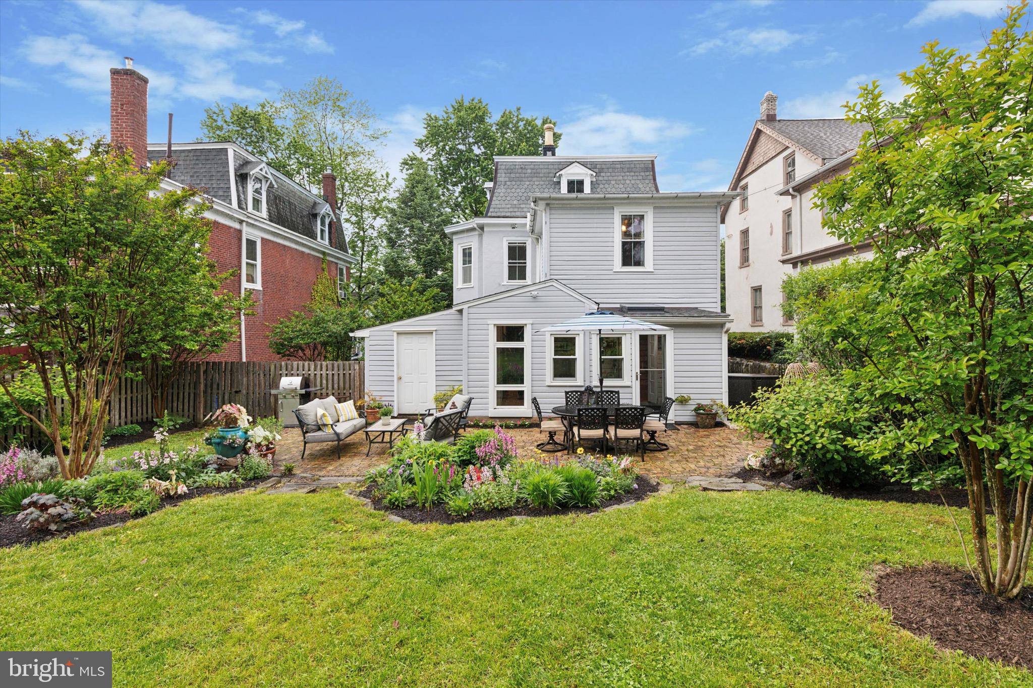 CHESTNUT HILL - Residential