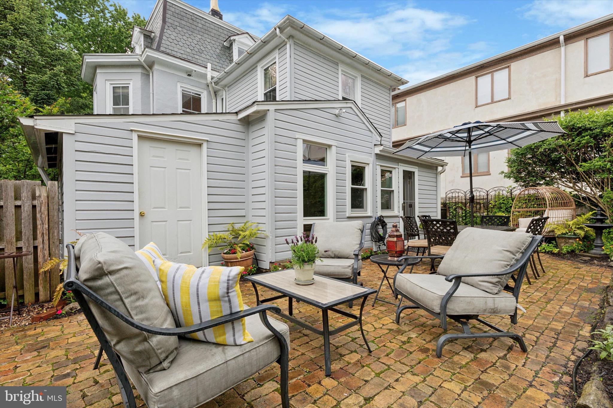 CHESTNUT HILL - Residential