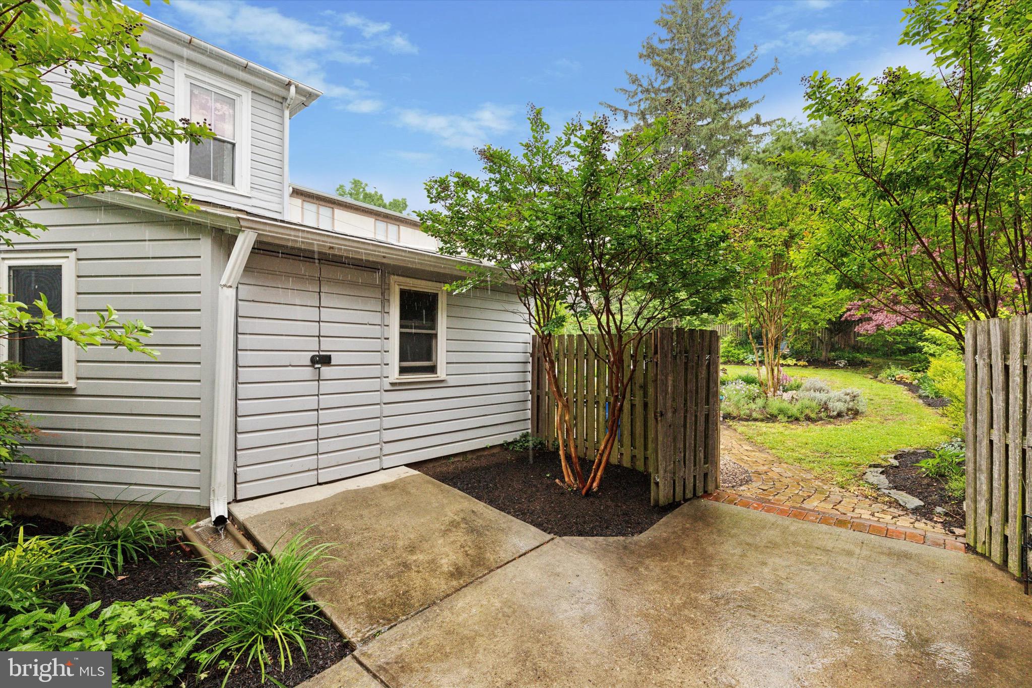 CHESTNUT HILL - Residential