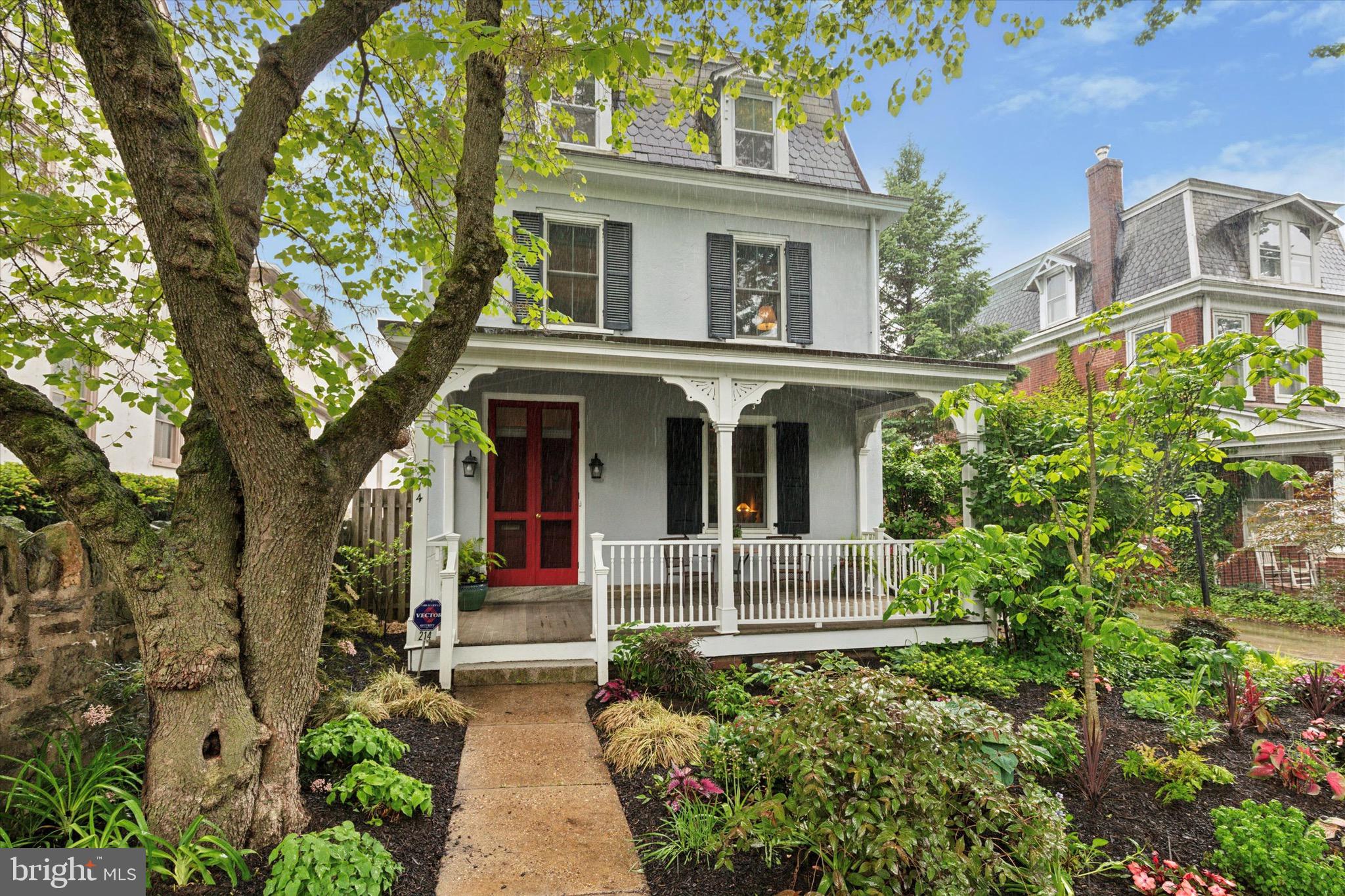 CHESTNUT HILL - Residential