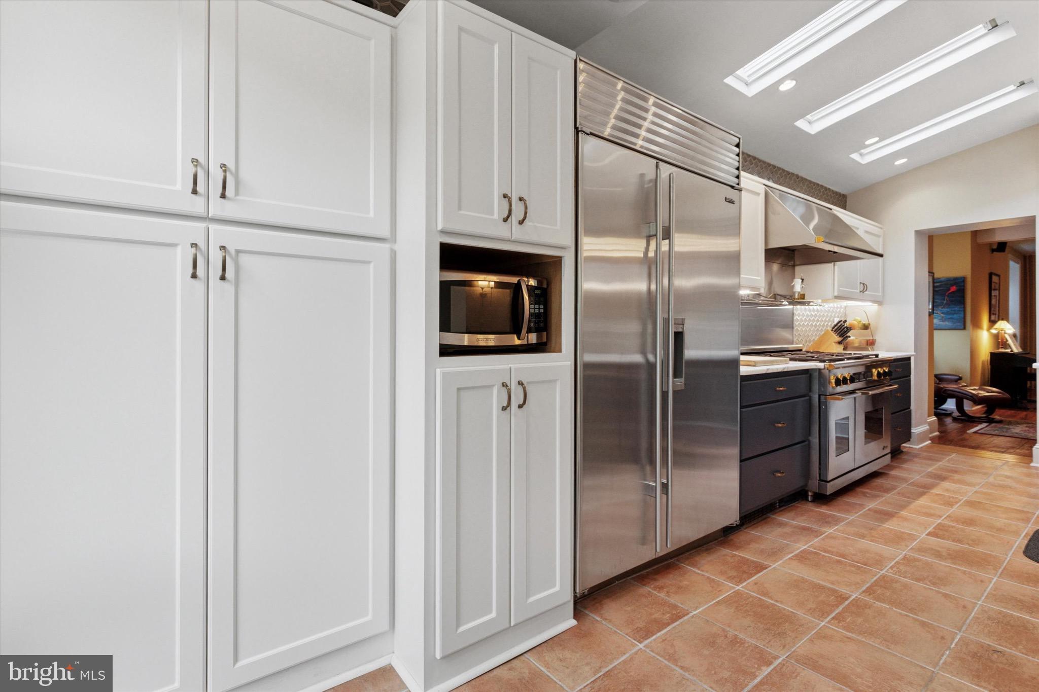 CHESTNUT HILL - Residential