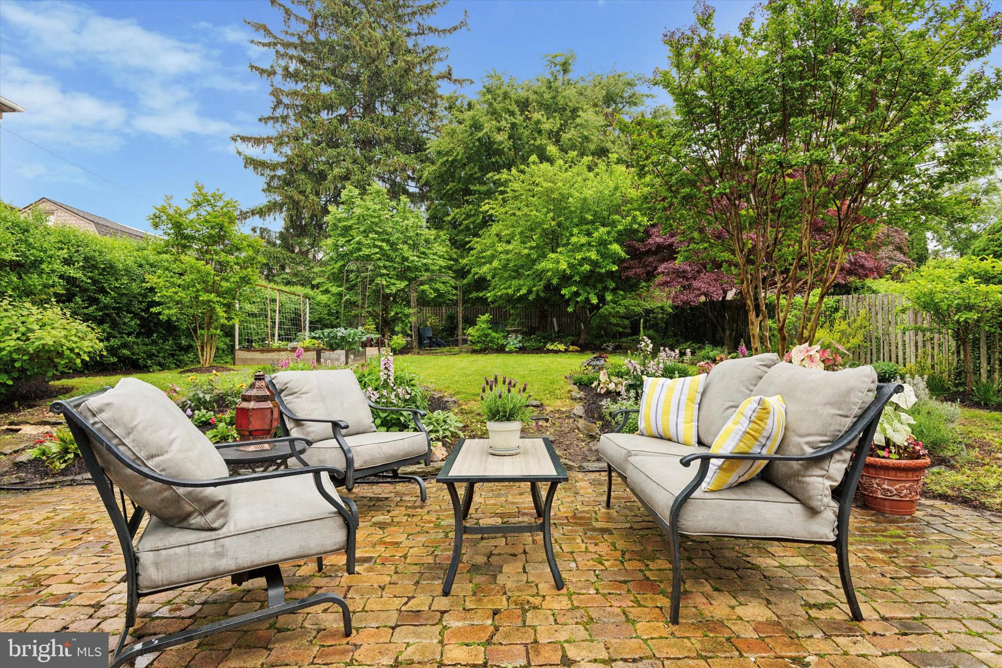 CHESTNUT HILL - Residential