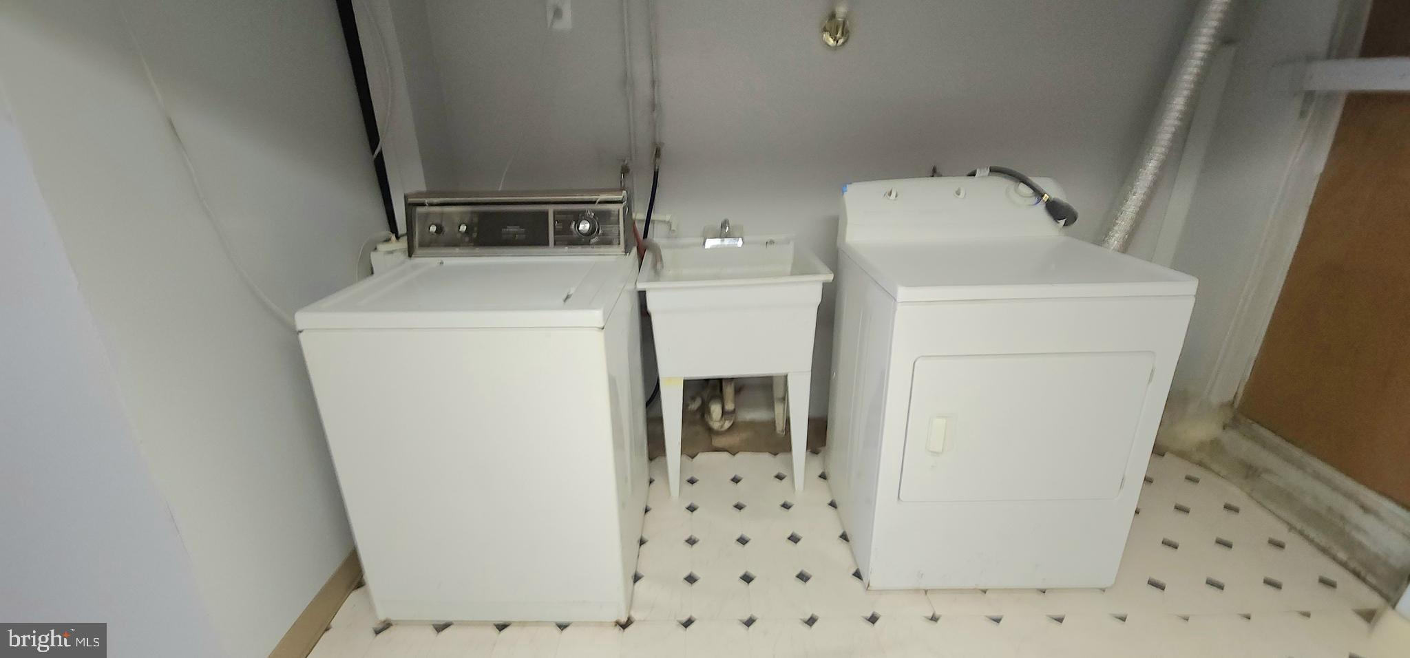 SAINT JOSEPHS - Residential Lease