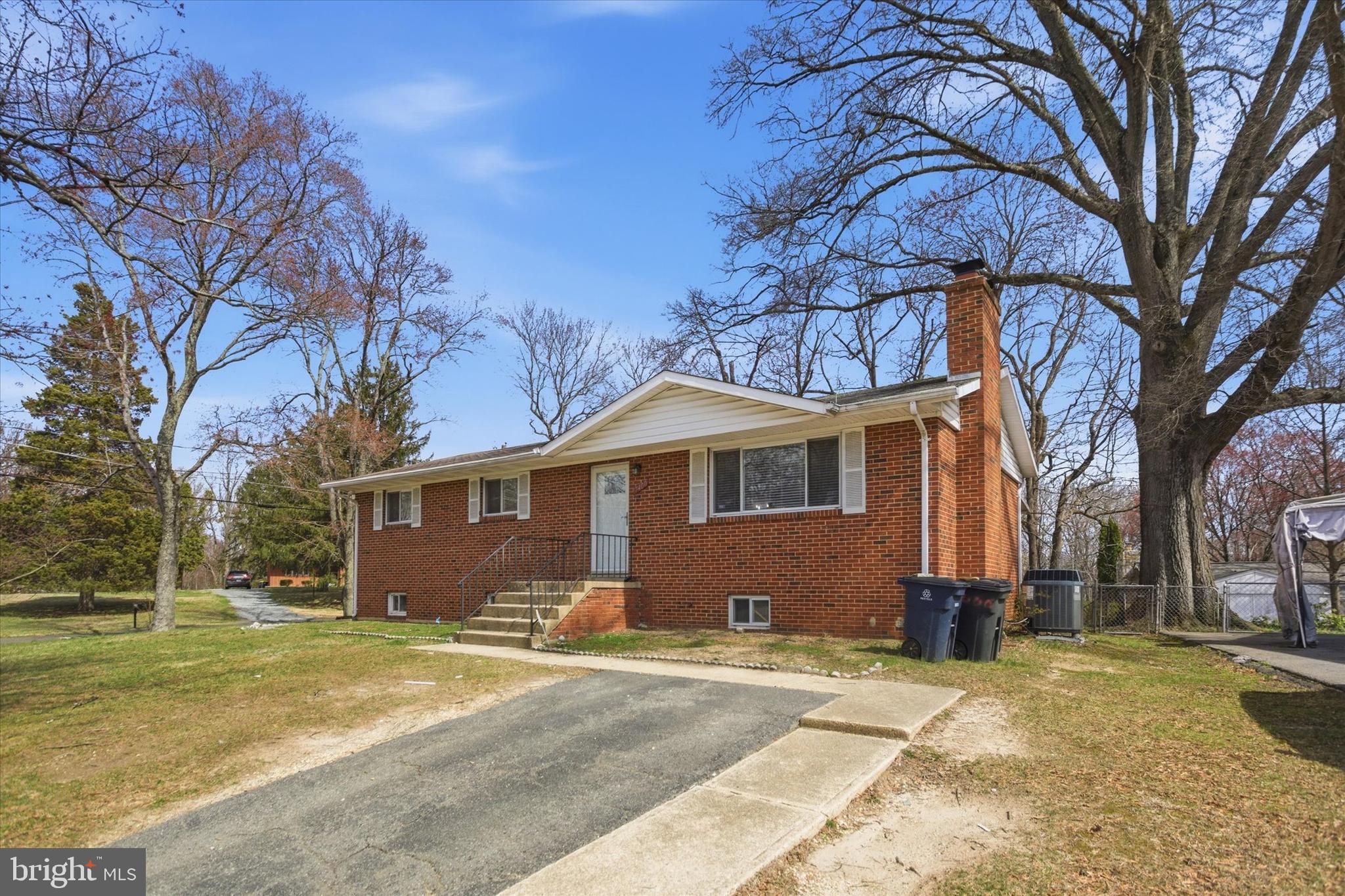 SUMMIT HALL - Residential