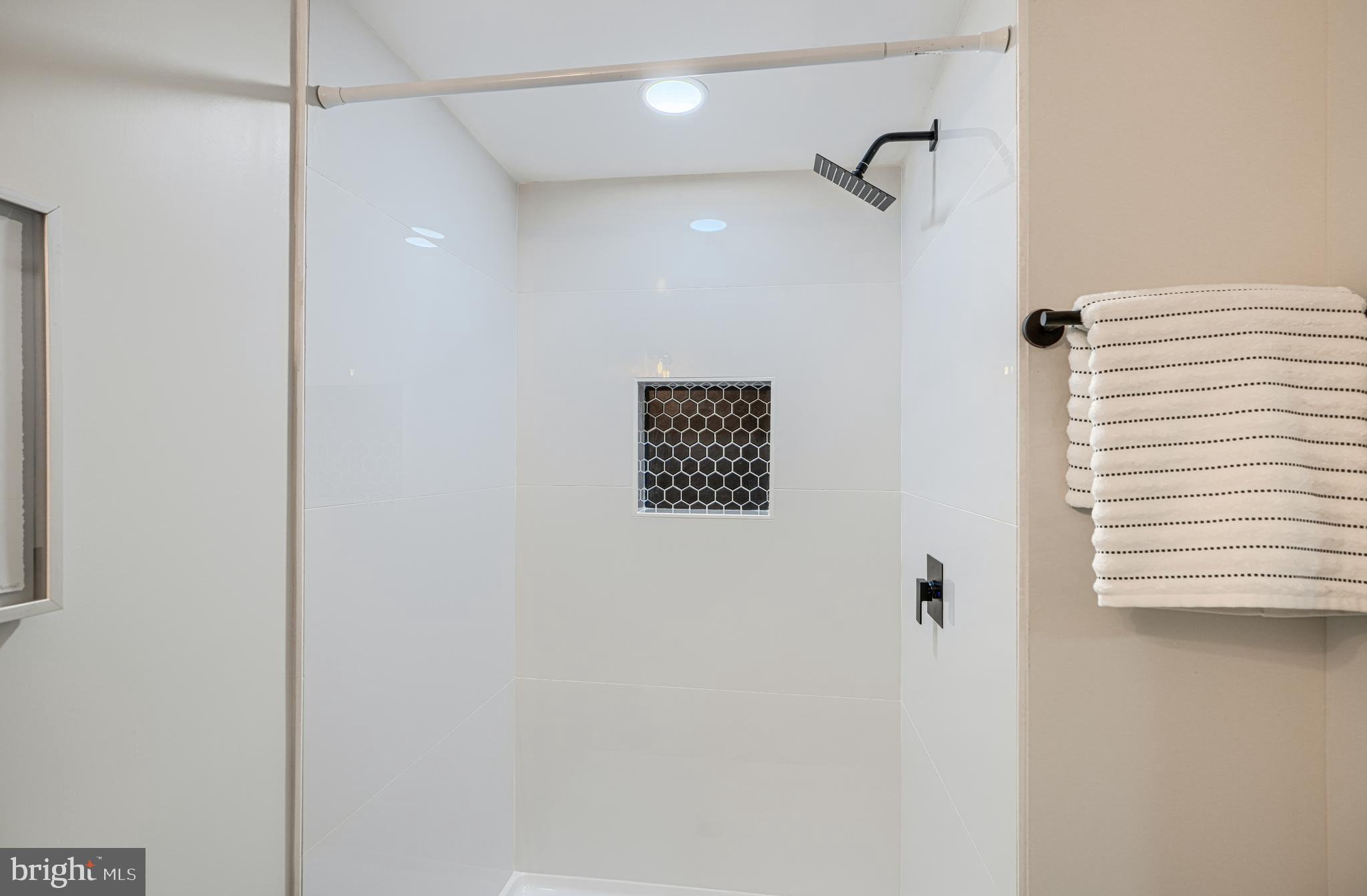 COUNTY SIDE - Residential