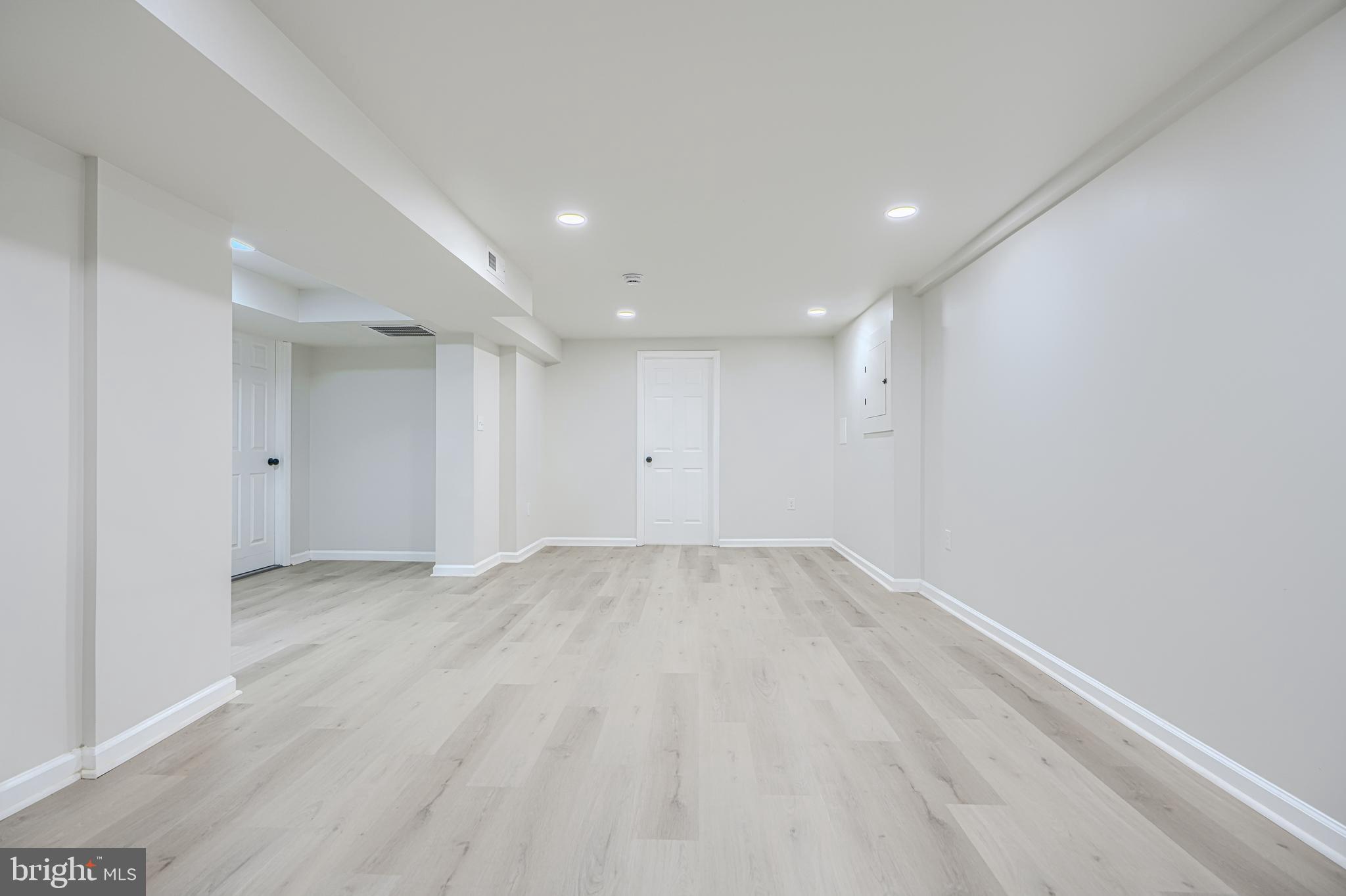 COUNTY SIDE - Residential