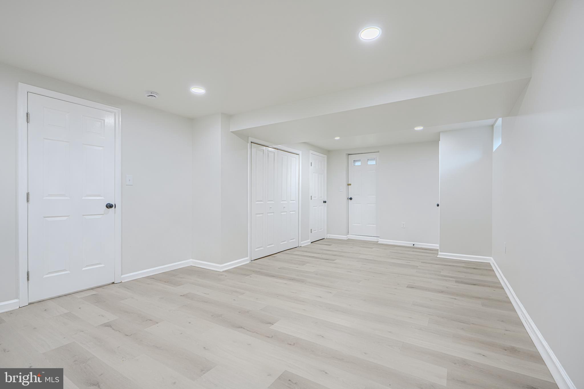 COUNTY SIDE - Residential