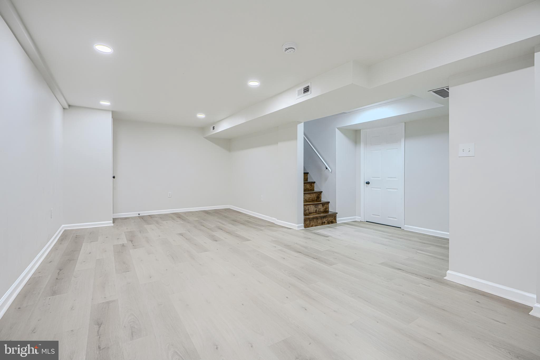 COUNTY SIDE - Residential