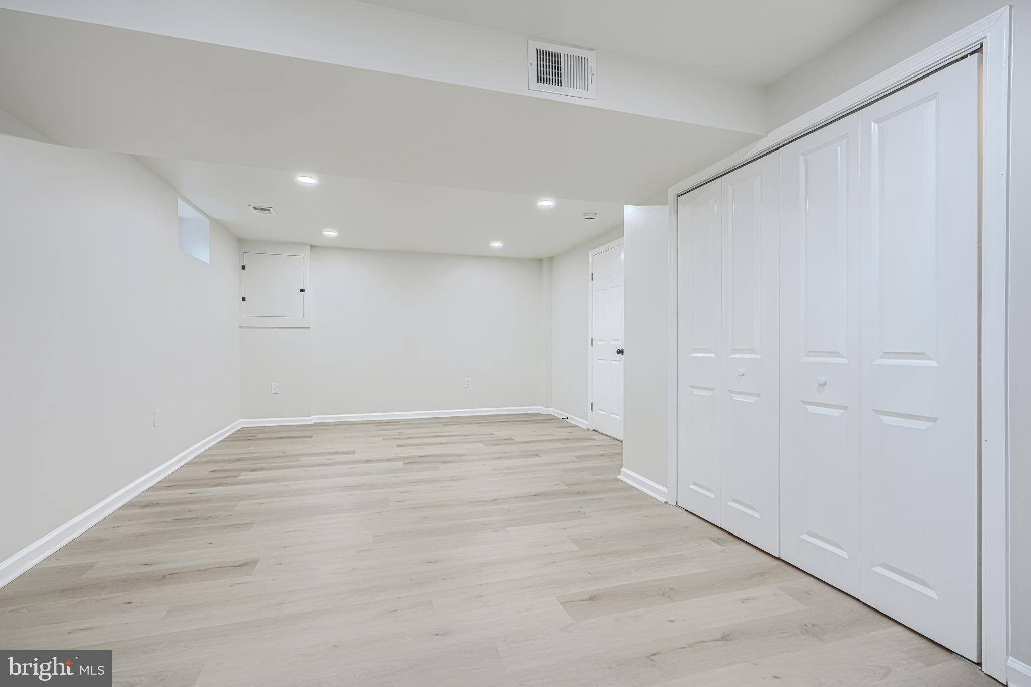 COUNTY SIDE - Residential