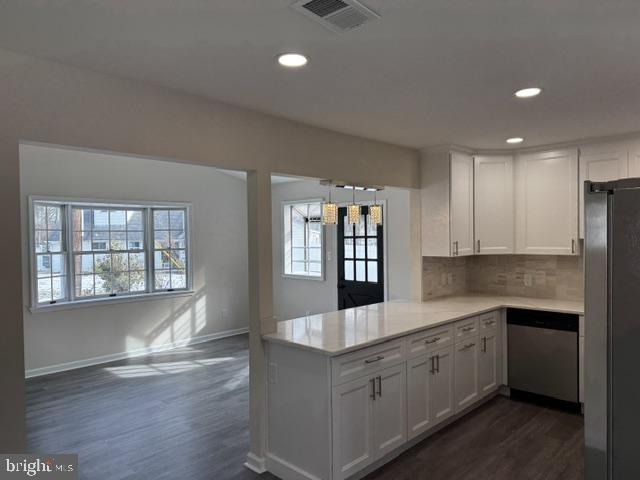 8 PARKSIDE CIRCLE
