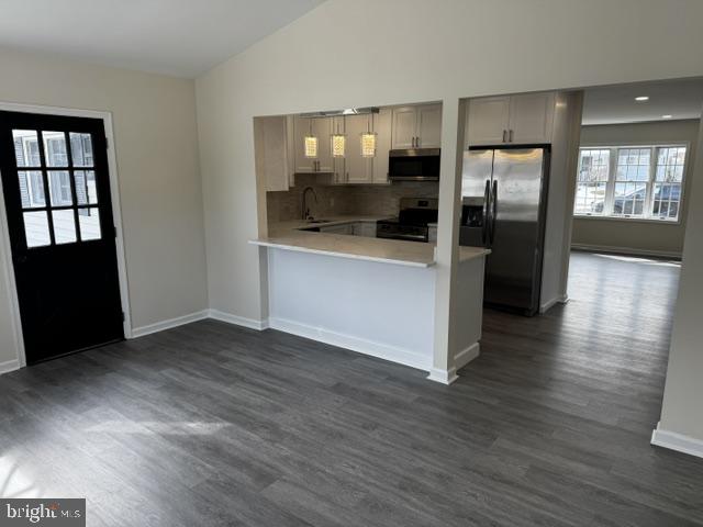 8 PARKSIDE CIRCLE