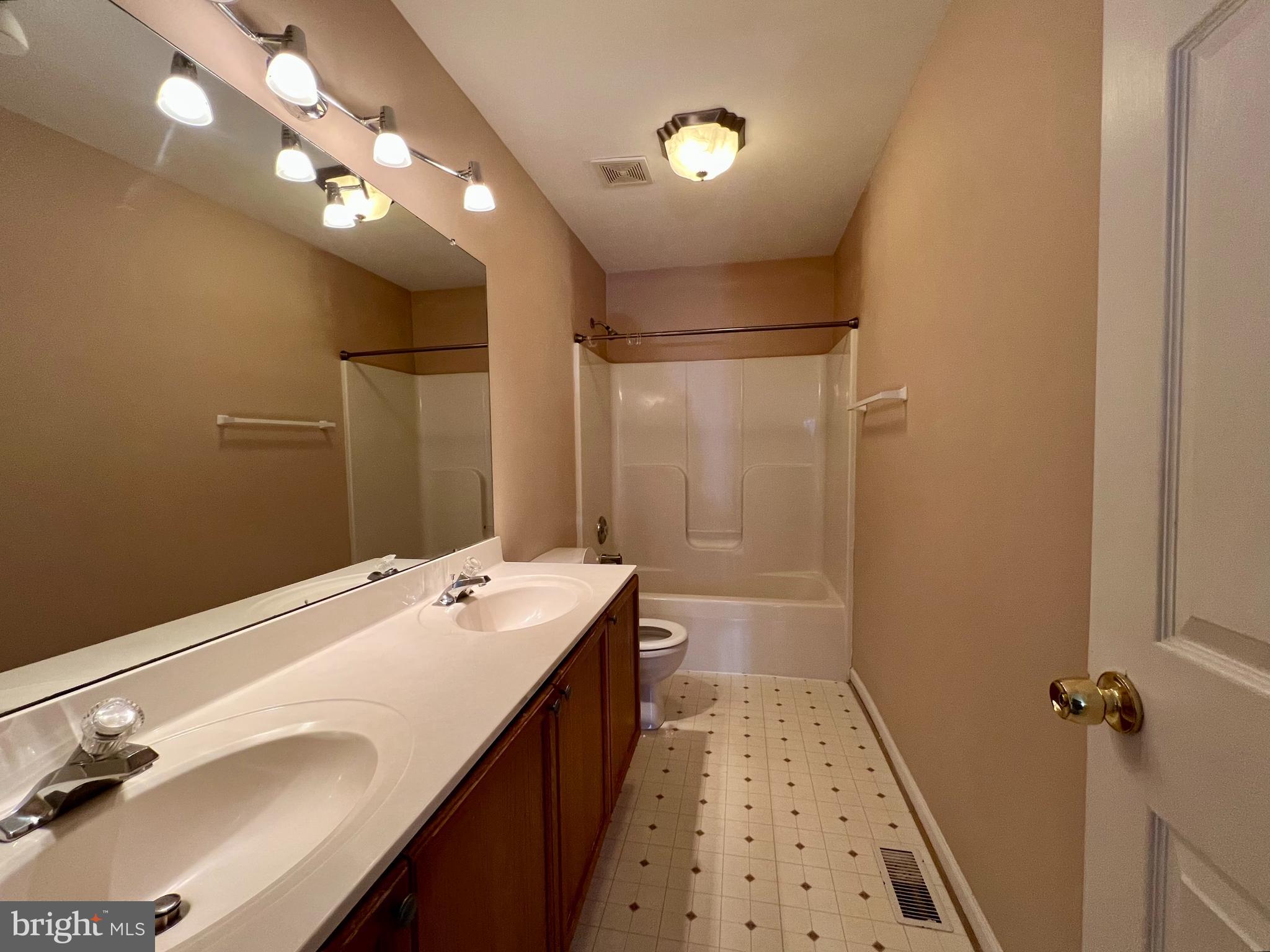 LOCUST HILL - Residential Lease