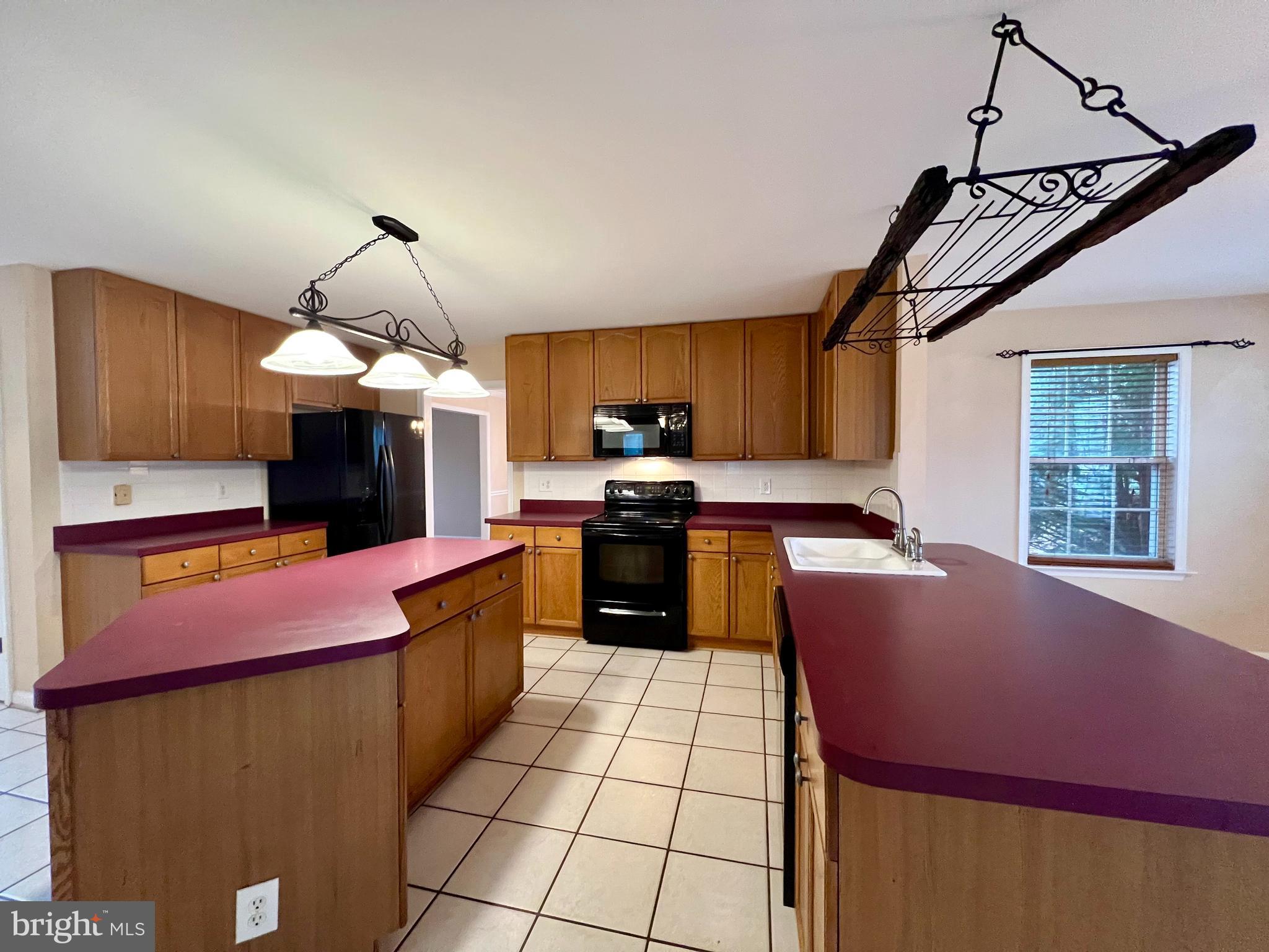 LOCUST HILL - Residential Lease