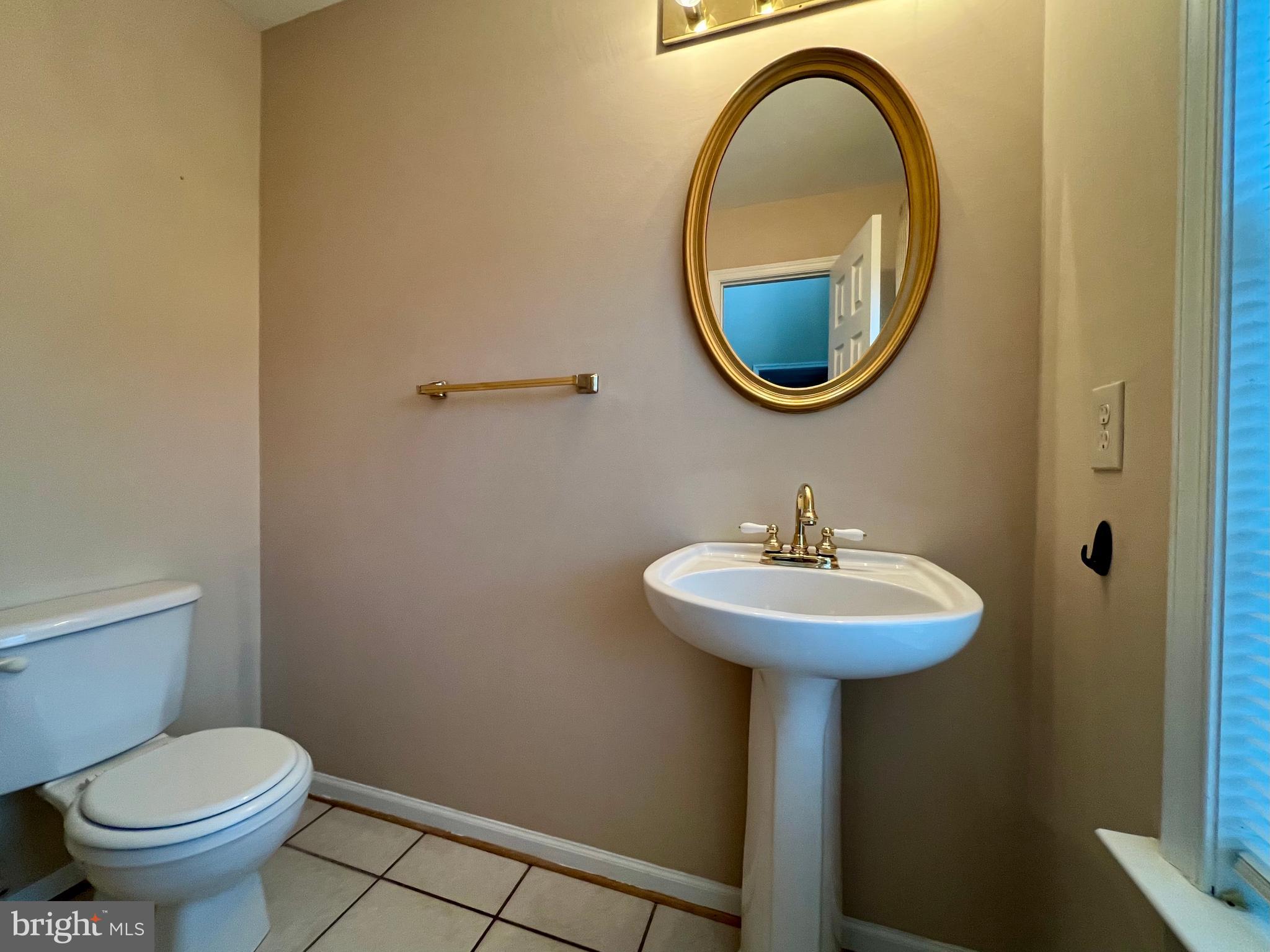 LOCUST HILL - Residential Lease