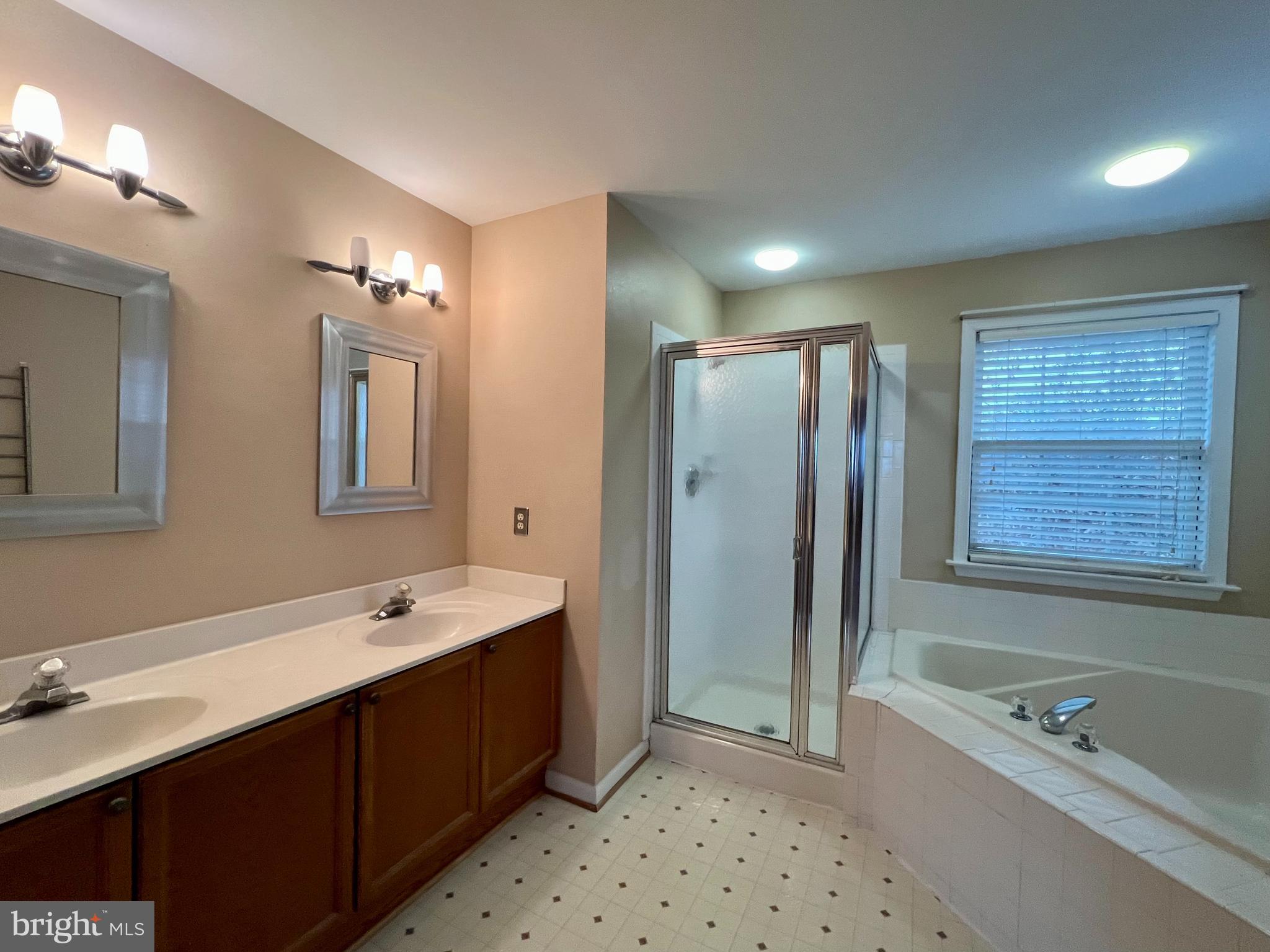 LOCUST HILL - Residential Lease