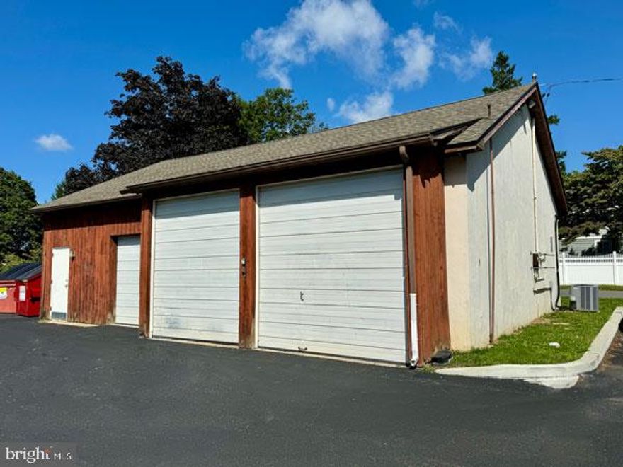 Fully conditioned stand along storage building.  Good access and parking around the building.  Single offices and suites available in the main building.  Asking price is $12 per RSF plus Electric.  Electric is separately metered.