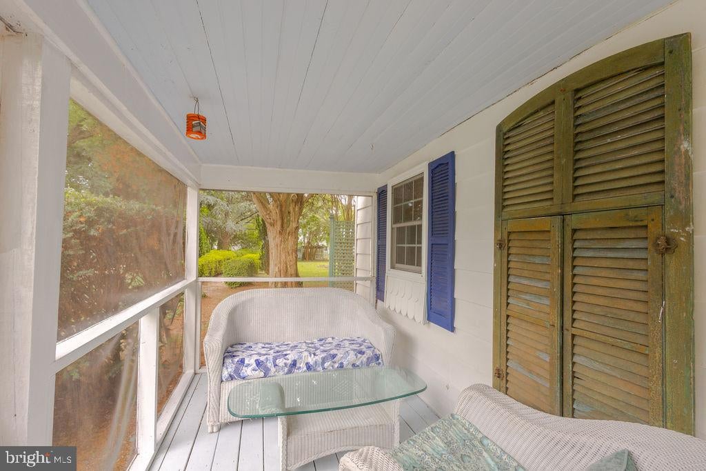 8115 BROOMES ISLAND ROAD