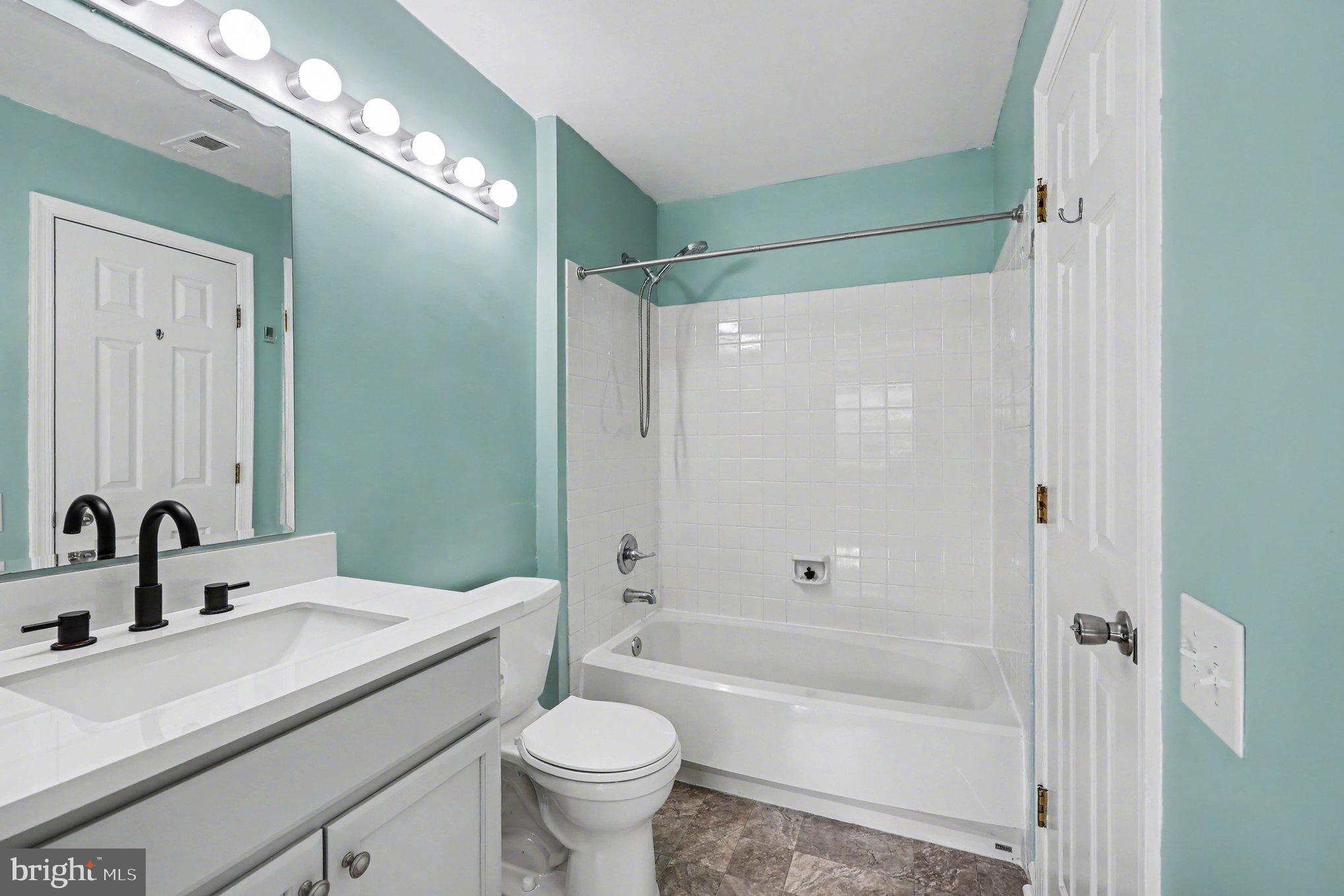 BULL RUN CONDO - Residential